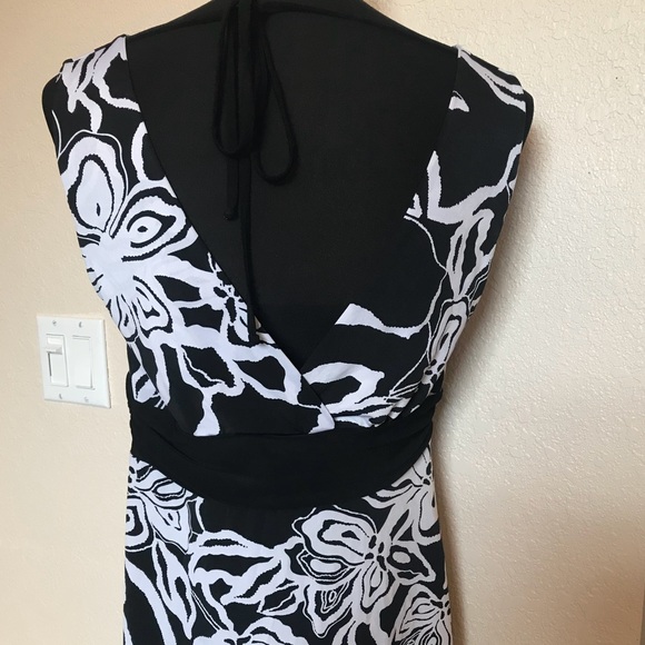 White House🖤Black Market Dress - Picture 4 of 4